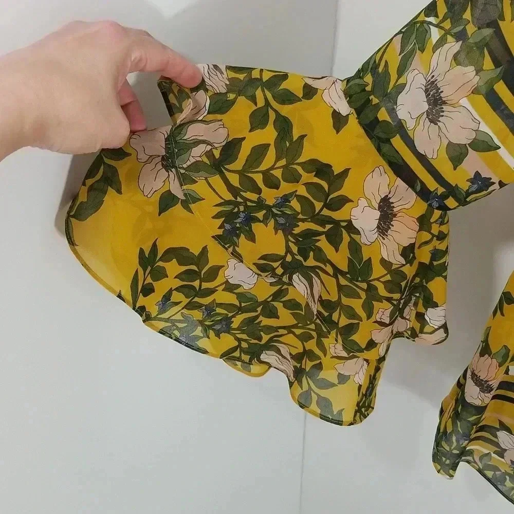 {CAbi} Women Style #5518 Spring Scene Bell Sleeves Blouse - Size Small - Picture 7 of 14